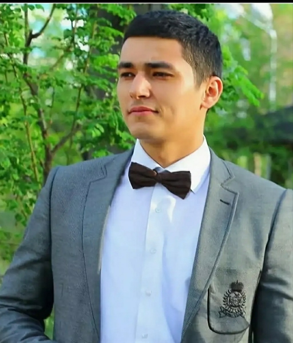 Средняя азия мужчины. Красивые казахские парни. Узбекские парни. Красивые парни Узбекистана. Узбекский молодой человек.
