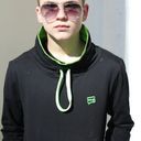  -,   , 32 ,   