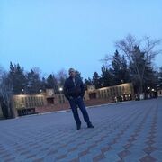  ,  Anton, 42
