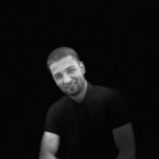  ,  Rustam, 27