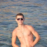  ,   Nicolas, 32 ,   