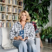  ,   Liz, 60 ,     