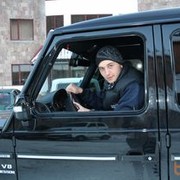  ,   Tiko, 32 ,  