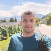  ,  Viktor, 40