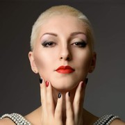  ,   Viki, 38 ,  