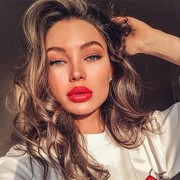  ,  Karolina, 27