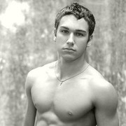  ,   Viktor, 28 ,   