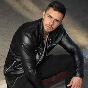  ,  Cristi, 23