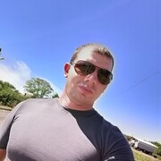  ,  Viktor, 33