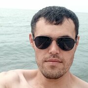  ,  Maqsadbek, 32