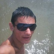 -,  Armen, 33
