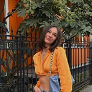  , 