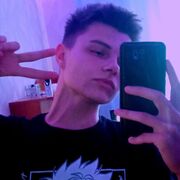 ,  Maksim, 21
