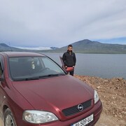  ,  Hovik, 21