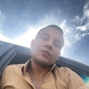  ,  Toni, 25