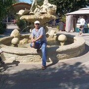  ,   Serge, 44 ,   ,   