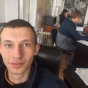  ,   Viktor, 32 ,   