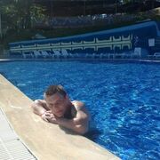   ,  Viktor, 40