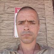  ,  Viktor, 40