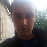  ,  Yanis, 33
