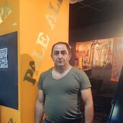  ,   Leon, 42 ,   ,   