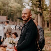  ,  Rus, 33