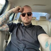  ,   Denis, 32 ,   