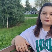  ,  Veronika, 24