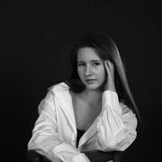  ,  Anya, 20