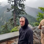  ,  Anton, 32