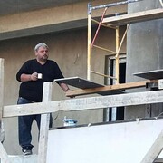  ,  Zviadi, 42