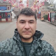  ,  Azizjon, 33