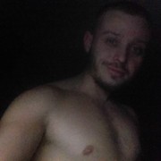  ,   Lary, 33 ,   