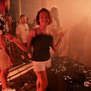  ,   Daria, 37 ,   ,   , c 