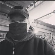  ,  Kolya, 32