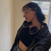  ,   Nezrin, 25 ,   ,   