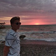  -,   Denis, 22 ,   ,   , c 