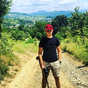  ,  Tomi, 28