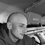  ,  Nik, 42