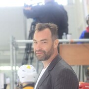  ,  Nik, 40