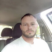  ,  Viktor, 32
