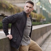  ,   Dominique, 26 ,   ,   