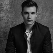  ,  Artem, 23