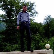  ,  Armen, 32