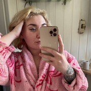  ,  Agata, 24