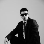  ,  Yashar, 24