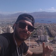  ,  Yanis, 36