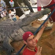  ,  Ali, 32