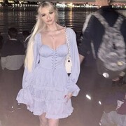  , 