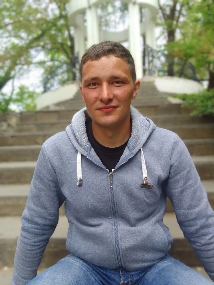  33792500  Anton, 32 ,    